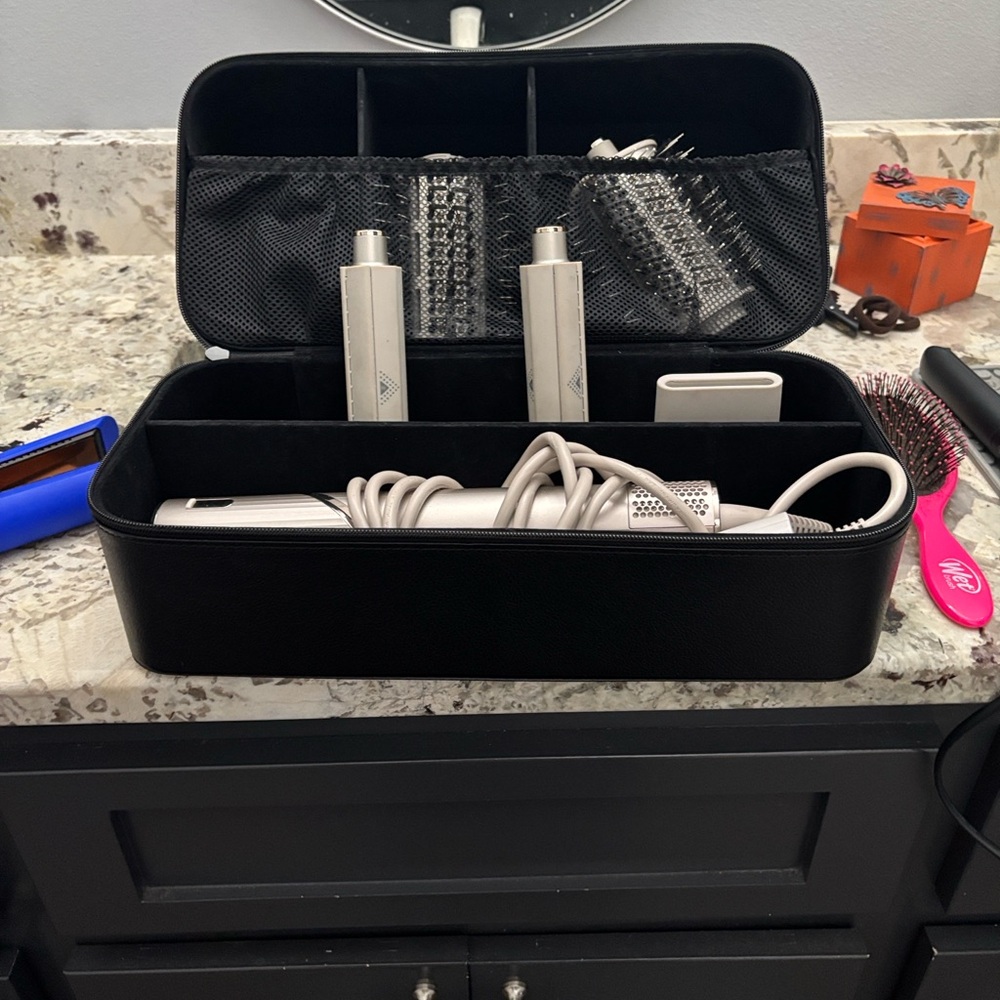 SHARK FLEX-STYLER with Case  included MINT CONDITION NEVER USED !! - Picture 2 of 3